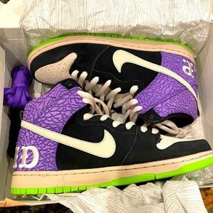 DUNK HIGH PRM SH
"Send Help 2”